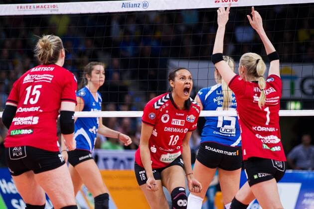Stuttgart Jubel Nneka Onyejekwe ( 18 Dresdner SC) und Mareike Hindriksen ( 1 Dresdner SC); 1. Volleyball Bundesliga Frauen Play-Off Finale Spiel 4, Porsche-Arena, Stuttgart Germany, 20160430; Partie: Allianz MTV Stuttgart (AMS) vs Dresdner Sportclub (DSC); Copyright: Wuechner Eibner-Pressefoto EP_NWR
