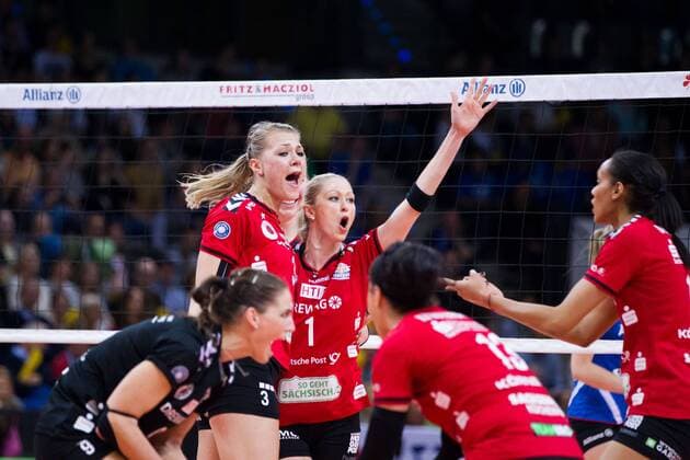 Stuttgart Jubel Kristina Mikhailenko ( 3 Dresdner SC) und Mareike Hindriksen ( 1 Dresdner SC); 1. Volleyball Bundesliga Frauen Play-Off Finale Spiel 4, Porsche-Arena, Stuttgart Germany, 20160430; Partie: Allianz MTV Stuttgart (AMS) vs Dresdner Sportclub (DSC); Copyright: Wuechner Eibner-Pressefoto EP_NWR