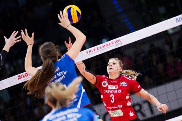 Stuttgart Angriff Kristina Mikhailenko ( 3 Dresdner SC); 1. Volleyball Bundesliga Frauen Play-Off Finale Spiel 4, Porsche-Arena, Stuttgart Germany, 20160430; Partie: Allianz MTV Stuttgart (AMS) vs Dresdner Sportclub (DSC); Copyright: Wuechner Eibner-Pressefoto EP_NWR