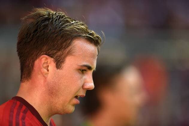 30.04.2016, Fussball 1.Bundesliga 2015 2016, 32.Spieltag, FC Bayern München - Borussia Mönchengladbach, in der Allianz-Arena München. Mario Götze (FC Bayern München) nachdenklich. 