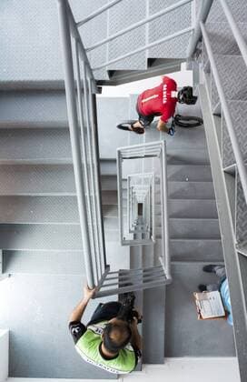 Radsport, Fahrrad-Treppen-Rekordversuch von David Garcia in Juriquilla, Mexiko Mexican cyclist David Garcia sets a new Guinness world record for biking upstairs with 3,383 steps in a building in Juriquilla, Mexico, 30 April 2016. MEXICAN DAVID GARCIA BREAKS RECORD FOR BIKING UPSTAIRS !ACHTUNG: NUR REDAKTIONELLE NUTZUNG!  MEX20 20160501-635976633551891012