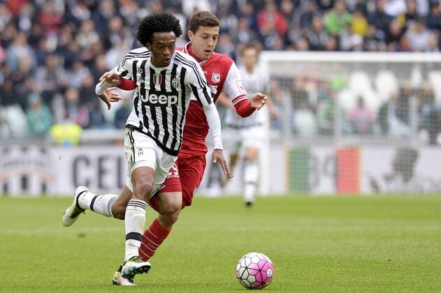 Fußball, Juventus Turin - FC Carpi 1909 Juan Cuadrado Juventus, Raphael Martinho Carpi Football Serie A 2015 2016 ITA Juventus Turin - FC Carpi filippoxalfero
