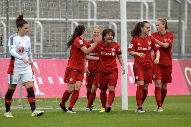 v.li.: Kristina Sundov (Leverkusen, 11) enttäuscht schauend, Enttäuschung, Frustration, disappointed, pessimistisch, Lisa Evans (FC Bayern München, FCB, 18) Leonie Maier (FC Bayern München, FCB, 20) Mana Iwabuchi (FC Bayern München, FCB, 13) Sara Ilonka Däbritz (Sara Daebritz, FC Bayern München, FCB, 33) Vivianne Miedema (FC Bayern München, FCB, 10) Jubel, Torjubel, Torerfolg, celebrate the goal, goal, celebration, Jubel ueber das Tor zum 2:0 durch Mana Iwabuchi (FC Bayern München, FCB, 13) , optimistisch, Action, Aktion , Fussball, Allianz Frauen-Bundesliga, FC Bayern München - Bayer 04 Leverkusen, xslx