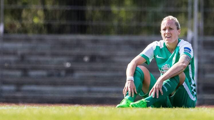 Gabriella Toth (SV Werder Bremen, 15) enttäuscht, enttäuscht schauend, disappointed nach der Niederlage, Fussball, Allianz Frauen-Bundesliga, SV Werder Bremen - SGS Essen, xdgx