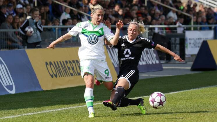 v.li.: Anna Blässe (Anna Blaesse, Wolfsburg, 9), Mandy Islacker (Frankfurt, 17), Zweikampf, Duell, duel, tackle, Dynamik, Action, Aktion, Fussball, UEFA Women s Champions League, 1. FFC Frankfurt - VfL Wolfsburg, xozx