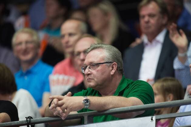Berlin, Deutschland, 01.05.2016: Volleyball Bundesliga Saison 2015 2016 Playoff Finale Spiel 3 - Berlin Recycling Volleys - VfB Friedrichshafen. Innensenator Frank Henkel