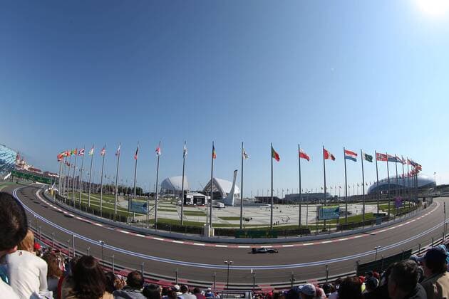 Bilder des Tages - SPORT Motorsports: FIA Formula One World Championship WM Weltmeisterschaft 2016, Grand Prix of Russia, 6 Nico Rosberg (GER, Mercedes AMG Petronas Formula One Team), xHOCHxZWEIx