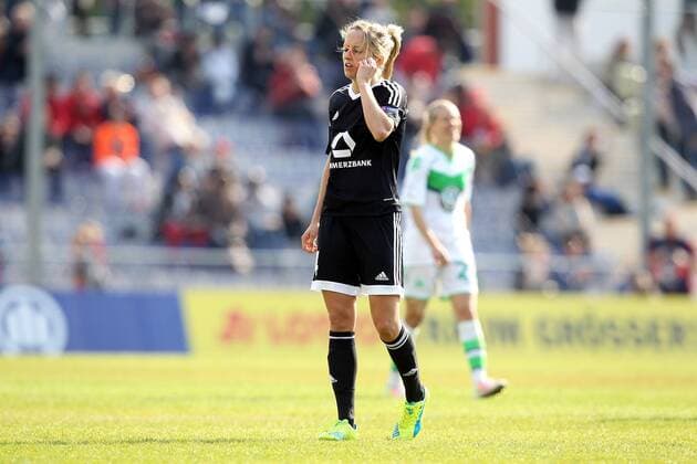v.li.: Kathrin Julia Kathy Hendrich (1. FFC Frankfurt) enttäuscht schauend, Enttäuschung, disappointed , Fussball, UEFA Women s Champions League, 1. FFC Frankfurt - VfL Wolfsburg, xmrx