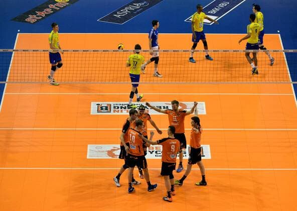 Volleyball Herren Bundesliga Berlin 01.05.2016 Max Schmeling Halle Berlin Playoff Finale 3. Spiel Berlin Recycling Volleys geg VfB Friedrichshafen 3 : 0 Berlin ist Deutscher Meister 2015 2016 vlnr im Uhrzeigersinn Sebastian KUEHNER ( KÜHNER ) 10 Robert KROMM 3 Felix FISCHER 6 scc Paul CARROLL 12 scc Paul LOTMAN 9 scc Tsimafei ZHUKOUSKI 11 scc