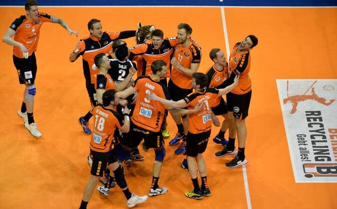 Volleyball Herren Bundesliga Berlin 01.05.2016 Max Schmeling Halle Berlin Playoff Finale 3. Spiel Berlin Recycling Volleys geg VfB Friedrichshafen 3 : 0 Berlin ist Deutscher Meister 2015 2016 Schlussjubel