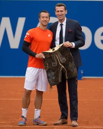 Turnier Direktor Patrik Kuehnen ueberreicht dem Sieger Philipp Kohlschreiber die Lederhose, Endspiel, Final Tennis - BMW Open2016 - ATP Tennis Herren - MTTC Iphitos - Munich - Bavaria - Germany - 1 May 2016.