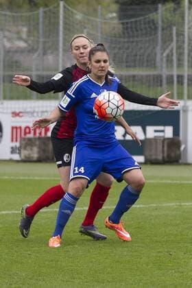 Freiburg Jovana Damnjanovic (SC Sand) (vorne) am Ball vor Giulia Gwinn (SC Freiburg) (hinten) SC Freiburg vs SC Sand , Fussball, Allianz Frauen-Bundesliga 2015 2016, 01.05.2016 , Copyright: Fleig Eibner-Pressefoto EP_DFG