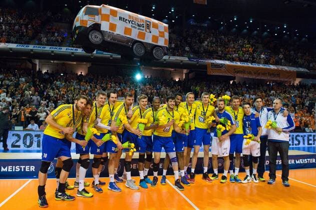 01.05.2016, Max Schmeling Halle, Berlin Volleyball, Bundesliga Maenner, Play-offs Finale, Berlin Recycling Volleys vs. VfB Friedrichshafen Vizemeister 2016: VfB Friedrichshafen