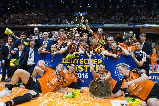 01.05.2016, Max Schmeling Halle, Berlin Volleyball, Bundesliga Maenner, Play-offs Finale, Berlin Recycling Volleys vs. VfB Friedrichshafen Deutscher Meister 2016: Berlin Recycling Volleys