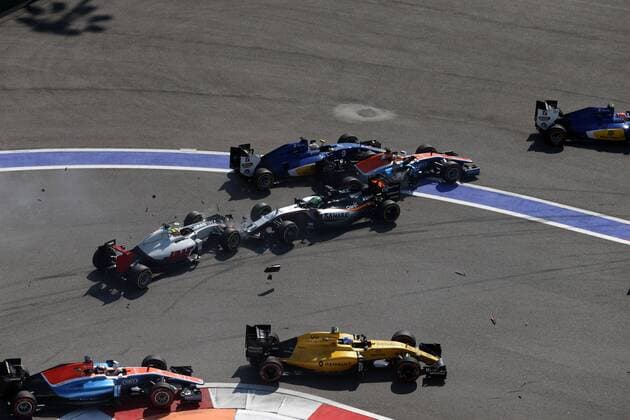 Russian Grand Prix, Sochi 28 April - 1 May 2016 01.05.2016 - Race, Crash, Esteban Gutierrez (MEX) Haas F1 Team VF-16, Nico Hulkenberg (GER) Sahara Force India F1 VJM09, Marcus Ericsson (SUE) Sauber C34 and Rio Haryanto (IND) Manor Racing MRT05 