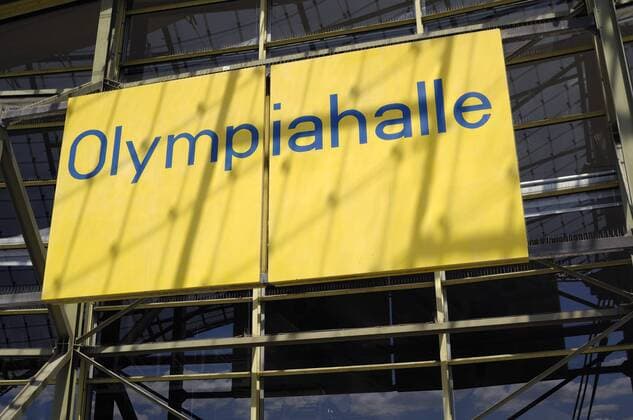München, 29. April 2016 - Schriftzug an der Olympiahalle