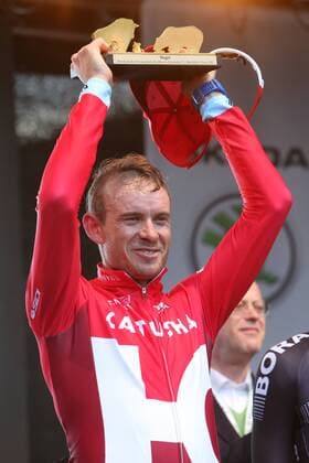 Frankfurt Siegerehrung: Sieger Alexander Kristoff (NOR - Team Katusha) 1. Platz mit Siegerpokal , Radrennen 1. Mai 2016, Rund um den Finanzplatz Eschborn-Frankfurt, 1.05.2016 Copyright: Roskaritzx Eibner-Pressefoto EP_rrz