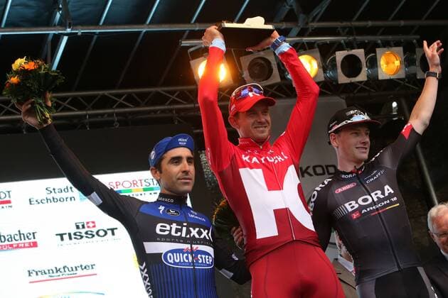 Frankfurt Siegerehrung: Sieger Alexander Kristoff (NOR - Team Katusha) 1. Platz mit Siegerpokal , 2. Platz Maximiliano Richeze (ARG - Team Etixx-Quick Step), 3. Platz Sam Bennett (IRL - Team Bora-Argon 18) , Radrennen 1. Mai 2016, Rund um den Finanzplatz Eschborn-Frankfurt, 1.05.2016 Copyright: Roskaritzx Eibner-Pressefoto EP_rrz