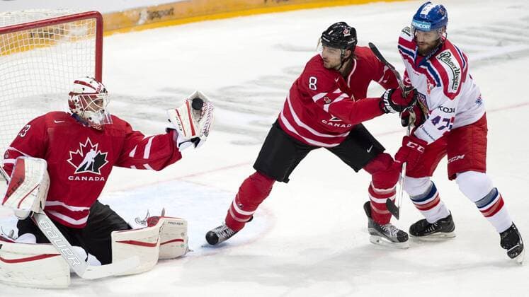 Bilder des Tages - SPORT Goalkeeper Cam Talbot, from left, and Chris Tanev (both CAN) and Michal Jordan (CZE) in action during the friendly match Czech Republic vs Canada in Prague, Czech Republic, on Tuesday, May 3, 2016. (CTKxPhoto MichalxKamaryt) CTKPhotoP201605030943301  kmt 3