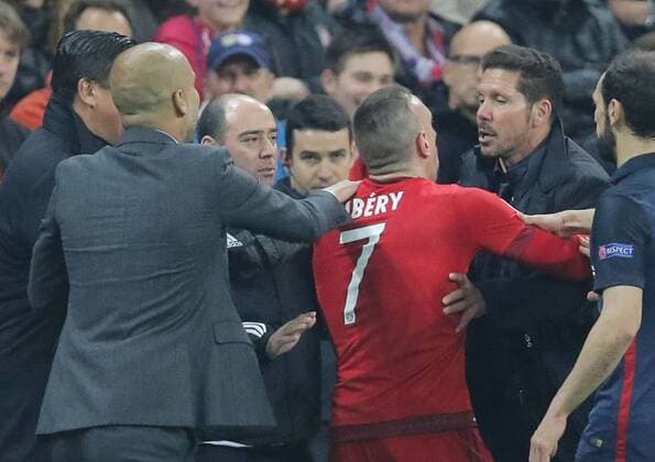 Trainer Cheftrainer Pep GUARDIOLA (FCB) fb7 Diego SIMEONE, Atletico Trainer Aggression, aggressiv, Verhalten, Emotion, unsportlich, FC BAYERN MUENCHEN - ATLETICO MADRID Semifinal, Football UEFA Champions League, Muenchen, 03.05.2016 CL Saison 2015 2016