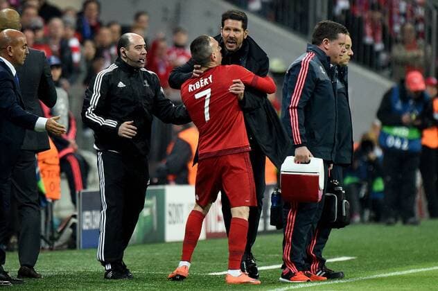 03.05.2016, xjhx, Fussball Champions League, FC Bayern Muenchen - Atletico Madrid, emspor, v.l. Rudelbildung Franck Ribery (FC Bayern Muenchen), Trainer Diego Simeone (Atletico Madrid) Muenchen
