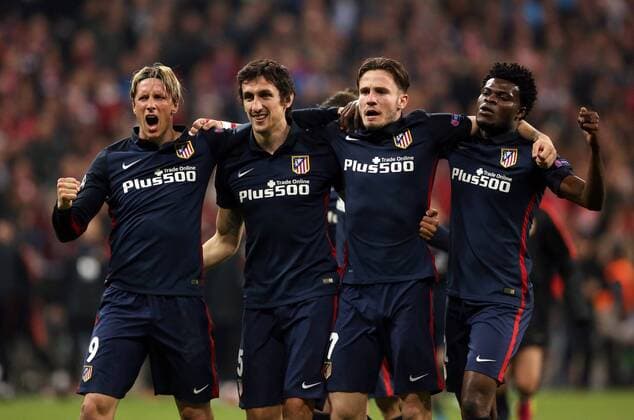 Bilder des Tages - SPORT Fernando Torres, Tiago, Antoine Griezmann, ThomasPartey Freude Emotion jubelnd Jubel nach Spielende Fußball Fussball Halbfinale UEFA Championsleague Herren Saison 2015 2016 03.05.2016 FC Bayern München vs. Atletico Madrid