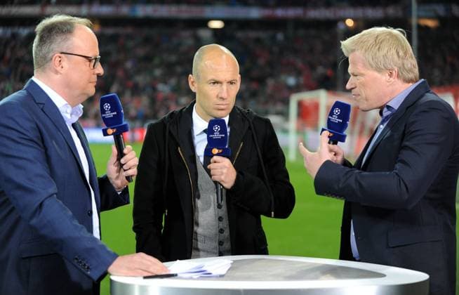 Championsleague Halbfinale: FC Bayern München - Atletico Madrid 03.05.2016. Expertenrunde mit Moderator Oliver Welke (li.), Arjen Robben (Mitte) und ZDF Experte Oliver Kahn (re.). HM