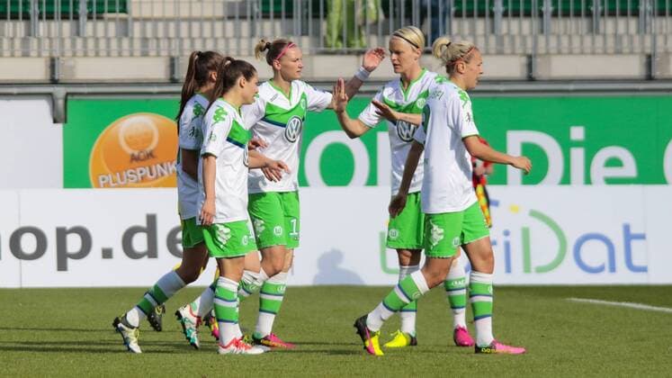 Fußball, Allianz Frauen Bundesliga, VfL Wolfsburg - TSG 1899 Hoffenheim; Alexandra Popp (Alex Popp, Wolfsburg, 11) Jubel, Torjubel, Freude, Emotion, Torerfolg, Aktion, action, goal, goal celebration, celebrates. xtgx