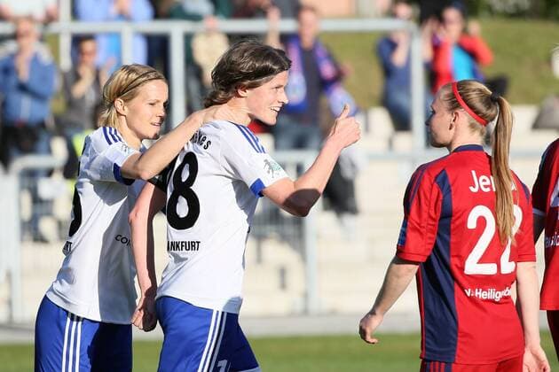 Torjubel Kerstin Garefrekes (FFC) beim 3:0 mit Saskia Bartusiak - 1. FFC Frankfurt vs. USV FF Jena, Stadion am Brentanobad