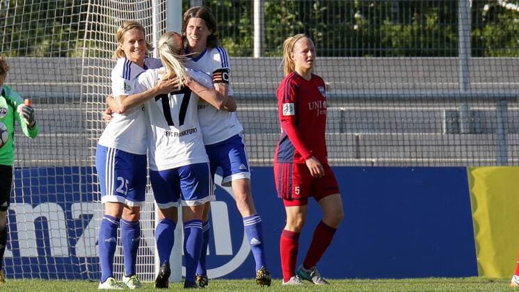 v.li.: Saskia Bartusiak (Frankfurt, 25), Mandy Islacker (Frankfurt, 17), Torschützin Kerstin Garefrekes (Frankfurt, 18) jubeln über das 3:0, Jubel, Torjubel, Torerfolg, celebrate the goal, goal, celebration, Jubel ueber das Tor, optimistisch, Action, Aktion, Fussball, Allianz Frauen-Bundesliga, 1. FFC Frankfurt - FF USV Jena, xozx