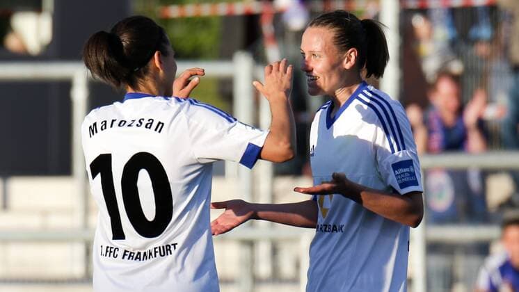 v.li.: Dzsenifer Marozsan (Frankfurt, 10) und Torschützin Emily van Egmond (Frankfurt, 5) jubeln über das 4:0, Jubel, Torjubel, Torerfolg, celebrate the goal, goal, celebration, Jubel ueber das Tor, optimistisch, Action, Aktion, Fussball, Allianz Frauen-Bundesliga, 1. FFC Frankfurt - FF USV Jena, xozx
