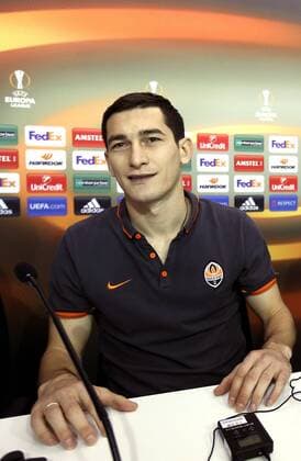 FC Shakhtar Donetsk s midfielder Taras Stepanenko during the press conference PK Pressekonferenz after the training of the team held at Sanchez Pizjuan stadium in Seville, Andalusia, Spain on 04 May 2016. Sevilla CF will face FC Shakhtar Donetsk in a Europa League semifinals second leg soccer match the upcoming 05 May. FC Shakhtar Donetsk s press conference !ACHTUNG: NUR REDAKTIONELLE NUTZUNG!  20160504-635979917909139735