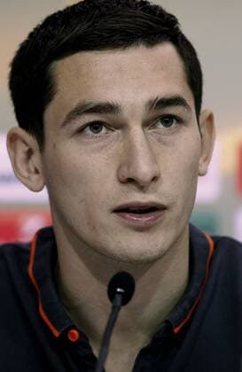 FC Shakhtar Donetsk s midfielder Taras Stepanenko during the press conference PK Pressekonferenz after the training of the team held at Sanchez Pizjuan stadium in Seville, Andalusia, Spain on 04 May 2016. Sevilla CF will face FC Shakhtar Donetsk in a Europa League semifinals second leg soccer match the upcoming 05 May. FC Shakhtar Donetsk s press conference !ACHTUNG: NUR REDAKTIONELLE NUTZUNG!  20160504-635979917957031735