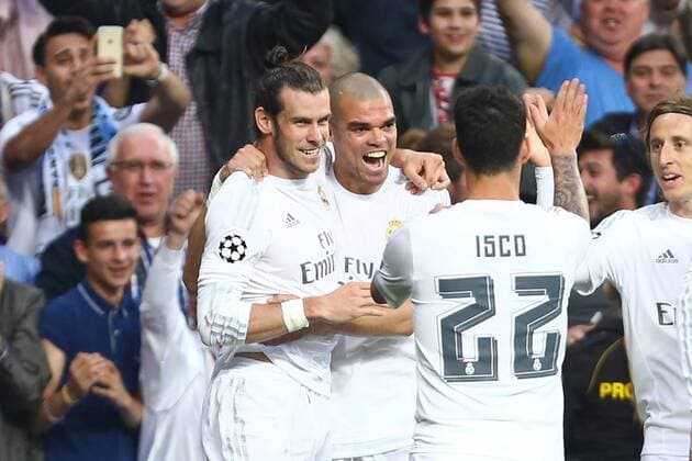 Bilder des Tages - SPORT Gareth Bale of Real Madrid celebrates his opening goal during the UEFA Champions League Semi Final 2nd leg match at the Santiago Bernabeu stadium. Photo credit should read: Philip Oldham Sportimage EDITORIAL USE ONLY. No use with unauthorised audio, video, data, fixture lists, club league logos or live services. Online in-match use limited to 120 images, no video emulation. No use in betting, games or single club league player publications.