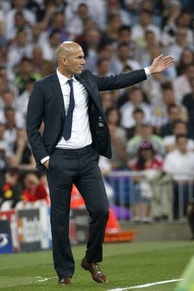 Real Madird s French coach Zinedine Zidane during a Champions League semifinal second leg match between Real Madrid and Manchester City at Santiago Bernabeu stadium in Madrid, Spain, 4 May 2016. REAL MADRID VS MANCHESTER CITY !ACHTUNG: NUR REDAKTIONELLE NUTZUNG!  MAD029 20160504-635979959983378067