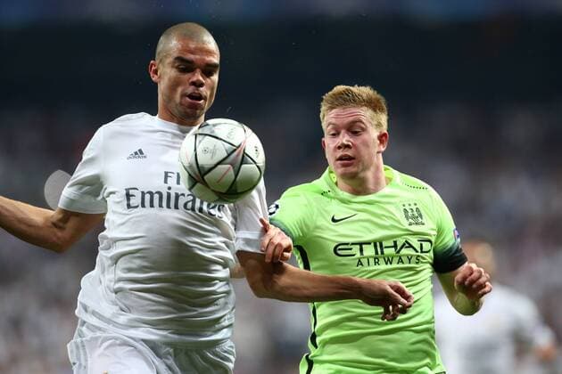 Pepe of Real Madrid and Kevin De Bruyne of Manchester City during the UEFA Champions League Semi Final 2nd leg match at the Santiago Bernabeu stadium. Photo credit should read: Philip Oldham Sportimage EDITORIAL USE ONLY. No use with unauthorised audio, video, data, fixture lists, club league logos or live services. Online in-match use limited to 120 images, no video emulation. No use in betting, games or single club league player publications.