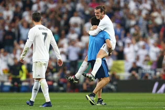 Bilder des Tages - SPORT Gareth Bale of Real Madrid celebrates at full time during the UEFA Champions League Semi Final 2nd leg match at the Santiago Bernabeu stadium. Photo credit should read: Philip Oldham Sportimage EDITORIAL USE ONLY. No use with unauthorised audio, video, data, fixture lists, club league logos or live services. Online in-match use limited to 120 images, no video emulation. No use in betting, games or single club league player publications.
