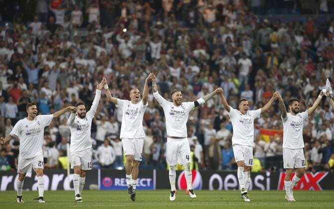 Fußball, CL, Real Madrid - Manchester City Real Madrid s players celebrate the victory over Manchester during a Champions League semifinal second leg match between Real Madrid and Manchester City at Santiago Bernabeu stadium in Madrid, Spain, 4 May 2016. REAL MADRID VS MANCHESTER CITY !ACHTUNG: NUR REDAKTIONELLE NUTZUNG!  MAD070 20160504-635980027036517337