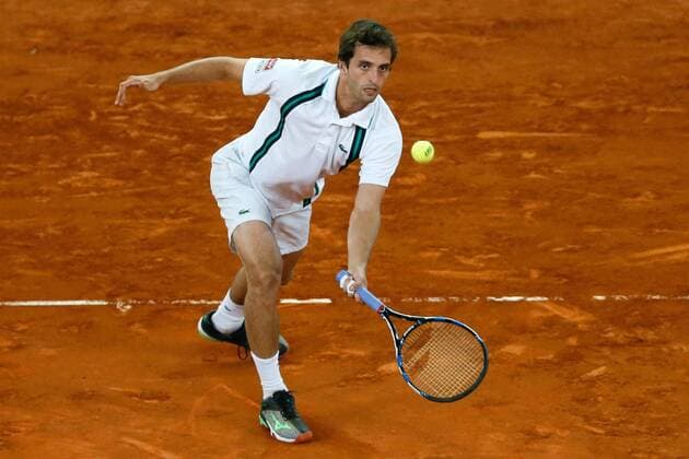 Spanish tennis player Albert Ramos returns the ball to French Jo-Wilfried Tsonga during their Mutua Madrid Open second round match held at Caja Magica in Madrid, Spain, 4 May 2016. JO-WILFRED TSONGA VS ALBERT RAMOS !ACHTUNG: NUR REDAKTIONELLE NUTZUNG!  CAM014 20160505-635980033803509633