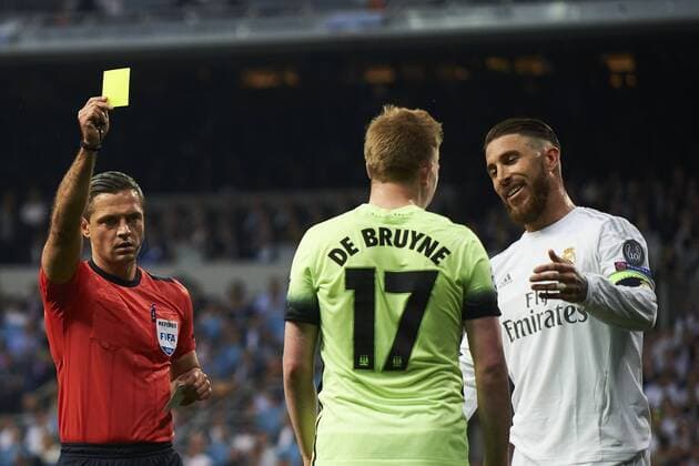 Fußball, CL, Real Madrid - Manchester City May 4, 2016 - Madrid, Spain - Kevin De Bruynez (midfielder; Manchester City FC), Sergio Ramos (defender; Real Madrid) in action during the UEFA Champions League match between Real Madrid and Manchester City FC at Santiago Bernabeu on May 4, 2016 in Madrid Real Madrid vs Manchester City FC. UEFA Champions League.  - ZUMAg15_