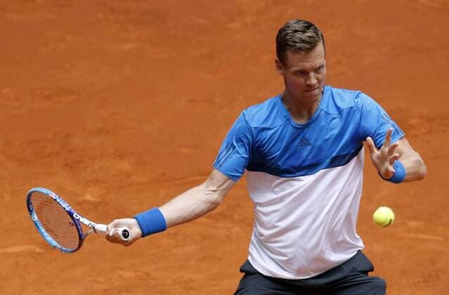 Czech tennis player Tomas Berdych returns the ball to Spanish David Ferrer during their Mutua Madrid Open tennis tournament round of 16 match at the Caja Magica Tennis Center in Madrid, Spain, 05 May 2016. The Mutua Madrid Open runs from 29 April until 08 May 2016. DAVID FERRER VS TOMAS BERDYCH !ACHTUNG: NUR REDAKTIONELLE NUTZUNG!  GRA256 20160505-635980608208887721