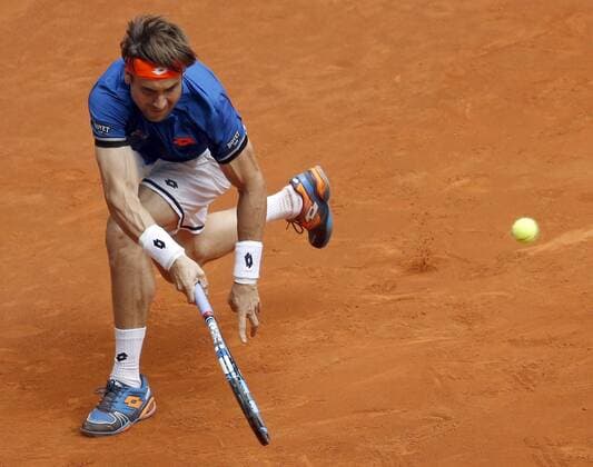 Spanish tennis player David Ferrer returns the ball to Czech Tomas Berdych during their Mutua Madrid Open tennis tournament round of 16 match at the Caja Magica Tennis Center in Madrid, Spain, 05 May 2016. The Mutua Madrid Open runs from 29 April until 08 May 2016. DAVID FERRER VS TOMAS BERDYCH !ACHTUNG: NUR REDAKTIONELLE NUTZUNG!  GRA256 20160505-635980608216999513