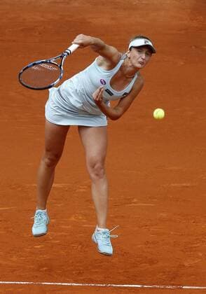 Romanian tennis player Irina-Camelia Begu returns the ball to countrywoman Simona Halep during their Mutua Madrid Open tennis tournament quarterfinals match at the Caja Magica Tennis Center in Madrid, Spain, 05 May 2016. The Mutua Madrid Open runs from 29 April until 08 May 2016. SIMONA HALEP VS IRINA-CAMELIA BEGU !ACHTUNG: NUR REDAKTIONELLE NUTZUNG!  GRA256 20160505-635980626881865740