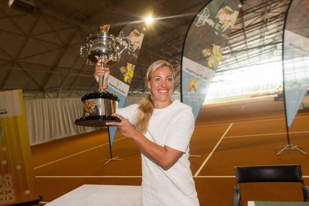 Bilder des Tages SPORT 06.05.2016, Puszczykowo, Angelique Kerber with Australian Open trophy  20160506_awj_80