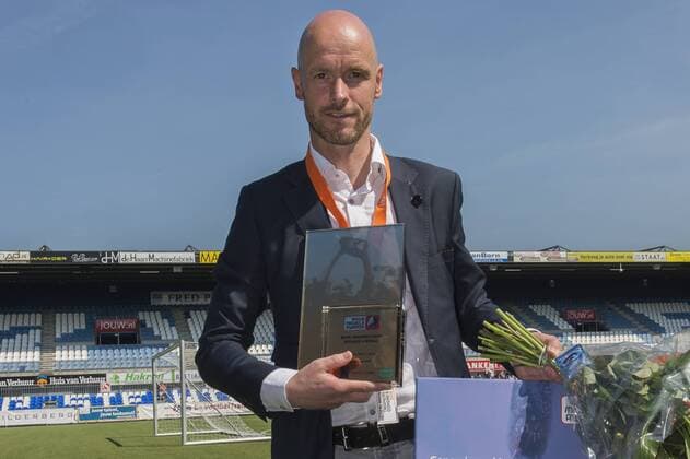 Coach Erik ten Hag of FC Utrecht wins the Rinus Michels Award 2015-2016 Trainerscongres Topvoetbal 2015 2016 xVIxGerritxvanxKeulenxIVx 5423613