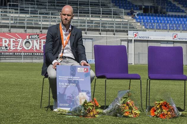 Coach Erik ten Hag of FC Utrecht wins the Rinus Michels Award 2015-2016 Trainerscongres Topvoetbal 2015 2016 xVIxGerritxvanxKeulenxIVx 5423662