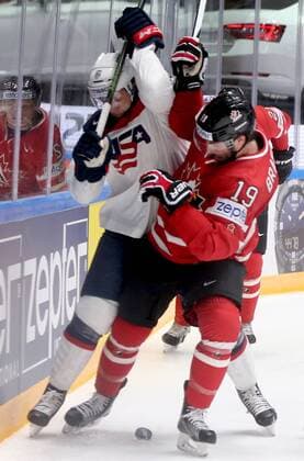 ST. PETERSBURG, RUSSIA. MAY 6, 2016. United States Jake McCabe (L) and Canada s Derick Brassard fight for the puck in their 2016 IIHF World Championship WM Weltmeisterschaft Preliminary Round Group B Ice hockey Eishockey match at the Yubileyny Sports Palace. Alexander Demianchuk TASS  TS021D44