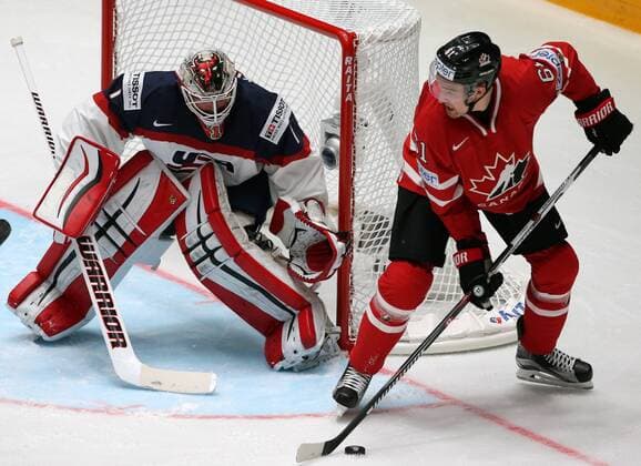 ST. PETERSBURG, RUSSIA. MAY 6, 2016. Canada s Mark Stone (R) attacks United States goalie Keith Kinkaid in their 2016 IIHF World Championship WM Weltmeisterschaft Preliminary Round Group B Ice hockey Eishockey match at the Yubileyny Sports Palace. Team Canada won the game 5-1. Alexander Demianchuk TASS  TS021D8F