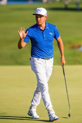 Golfer Rickie Fowler acknowledges the crowd after making a par saving putt on the 18th green during the Wells Fargo Championship on Friday, May 6, 2016 at Quail Hallow Country Club in Charlotte, NC. David Grooms CSM PGA Golf Herren 2016: Wells Fargo Championship MAR 6 - ZUMAc04_