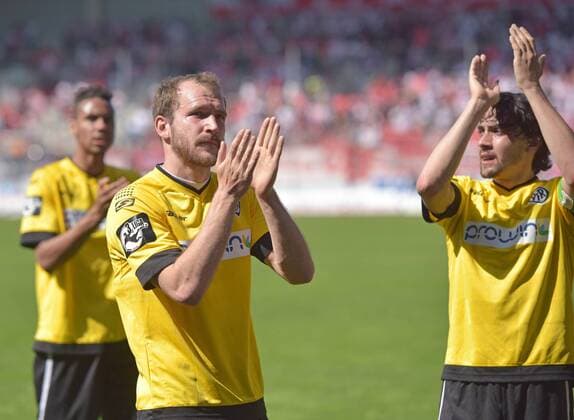 Ruben Reisig (Aalen 16), Sebastian Neumann (Aalen 29), Markus Schwabl (Aalen 27) (l-r) nach dem Spiel Hallescher FC (Halle HFC) vs VfR Aalen, Fussball, 3.Liga, 14.04.2016 Halle Copyright: Modlax Eibner-Pressefoto EP_cma